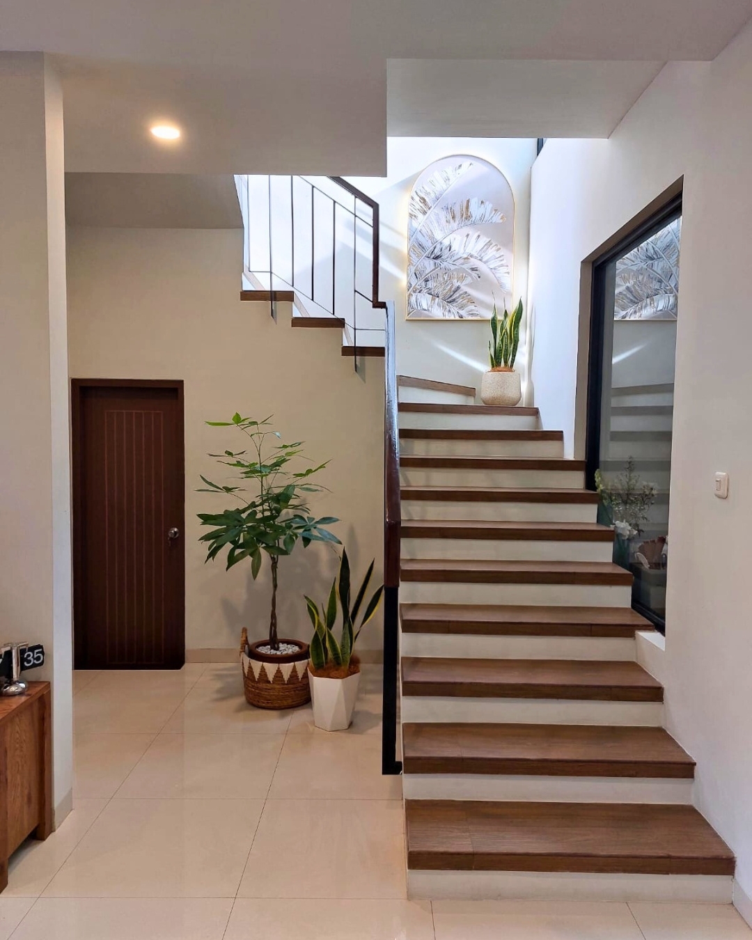 boutique-real-estates-developer-rumah-2-lantai-properties-gambar-rumah-minimalis-terbaru-design-rumah-minimalis-terbaru-modern-houses-bumihomey-bumi-azurite-viola-design-tangga