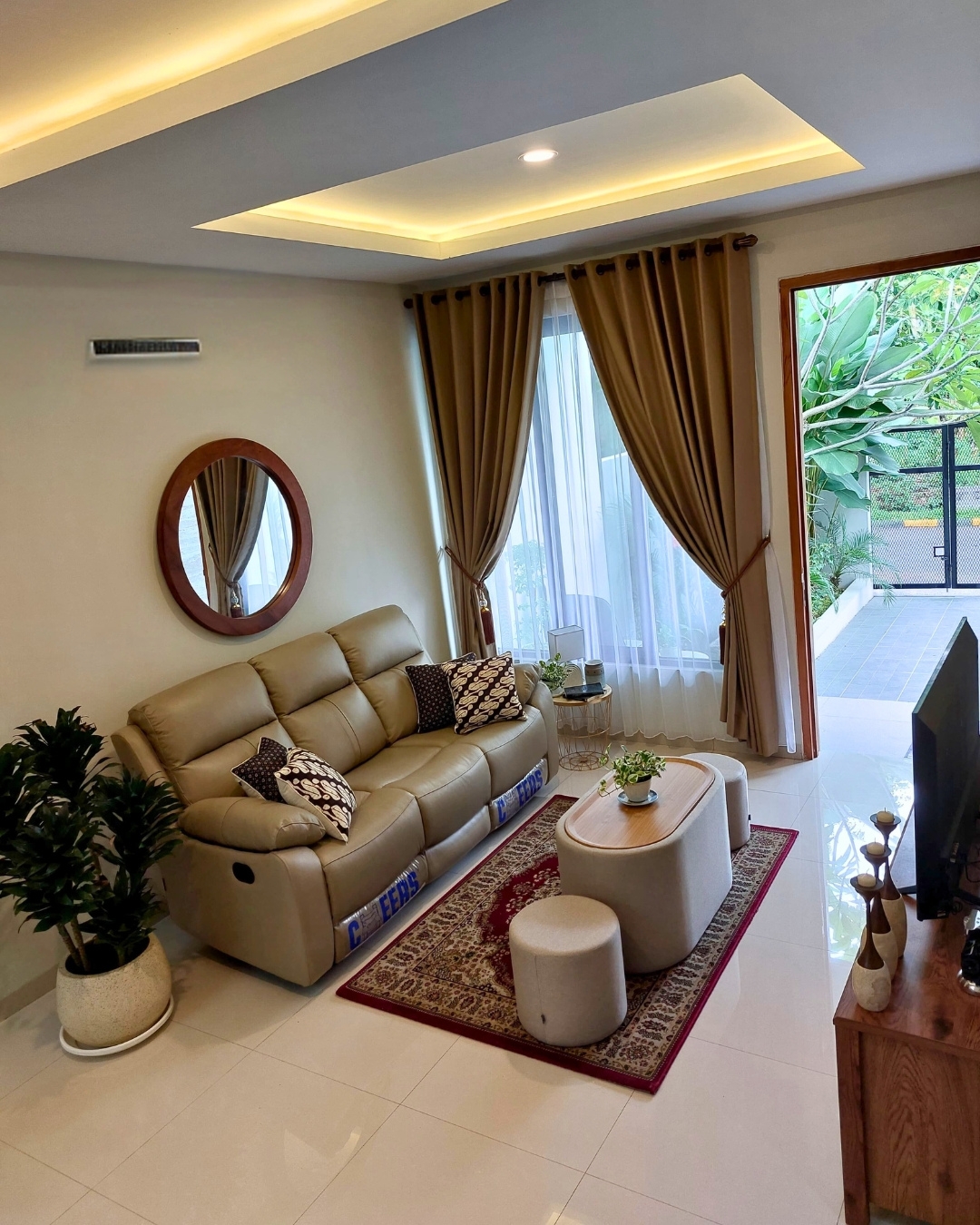 boutique-real-estates-developer-rumah-2-lantai-properties-gambar-rumah-minimalis-terbaru-design-rumah-minimalis-terbaru-modern-houses-bumihomey-bumi-azurite-viola-ruang-tamu