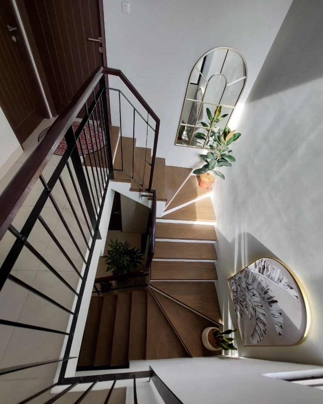 boutique-real-estates-developer-rumah-2-lantai-properties-gambar-rumah-minimalis-terbaru-design-rumah-minimalis-terbaru-modern-houses-bumihomey-bumi-azurite-viola-design-tangga