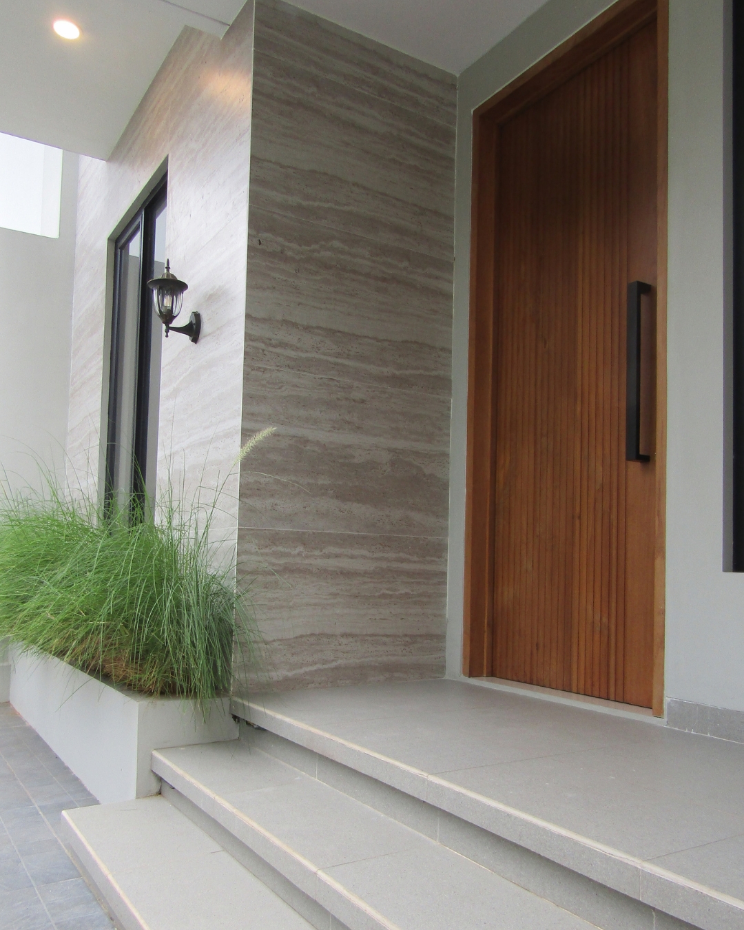 boutique-real-estates-developer-rumah-2-lantai-properties-gambar-rumah-minimalis-terbaru-design-rumah-minimalis-terbaru-modern-houses-bumihomey-bumi-azurite-viola-teras