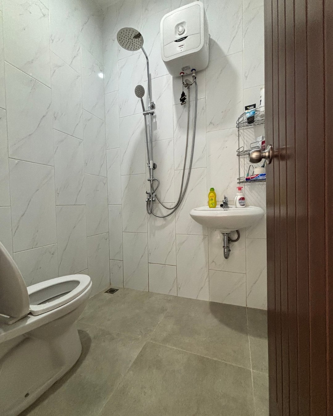 the-boutique-developer-bumihomey-boutique-real-estate-developer-indonesia-rumah-homey-2-lantai-the-clover-bumi-alexandrite-jatiasih-bekasi-bathroom