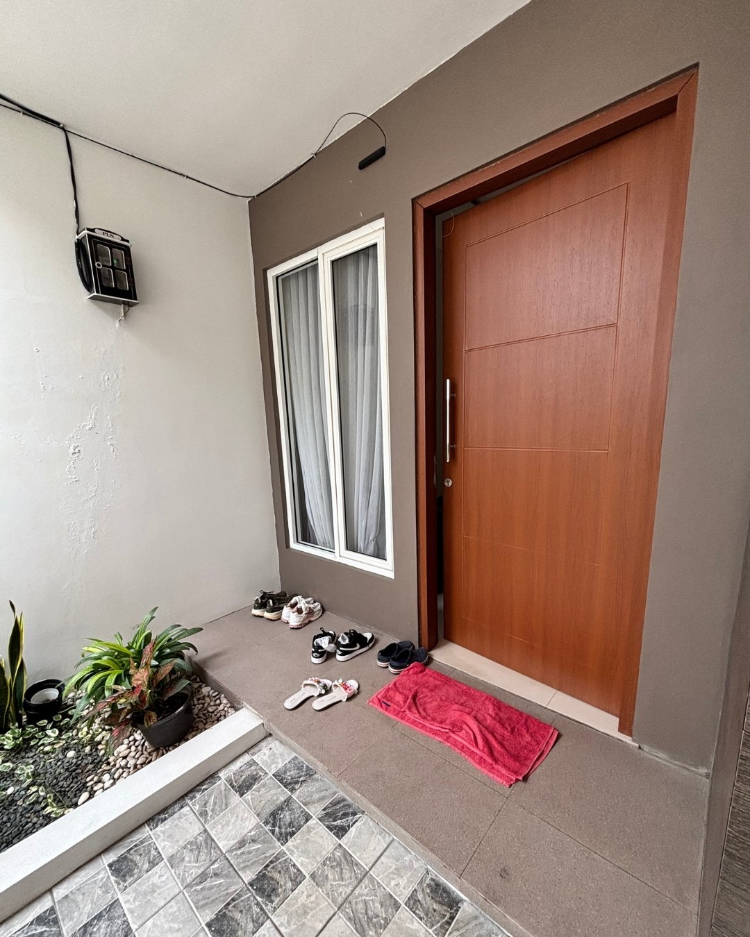 the-boutique-developer-bumihomey-boutique-real-estate-developer-indonesia-rumah-homey-2-lantai-the-clover-bumi-alexandrite-jatiasih-bekasi-door