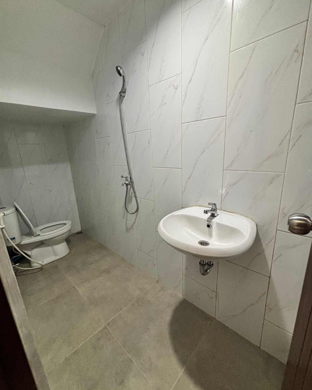 the-boutique-developer-bumihomey-boutique-real-estate-developer-indonesia-rumah-homey-2-lantai-the-clover-bumi-alexandrite-jatiasih-bekasi-powder-room