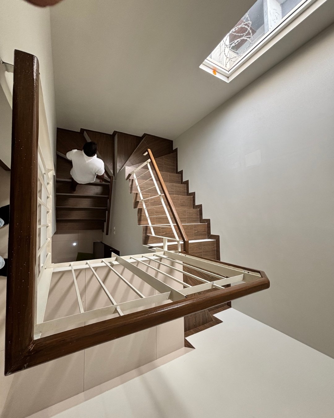 the-boutique-developer-bumihomey-boutique-real-estate-developer-indonesia-rumah-homey-2-lantai-the-clover-bumi-alexandrite-jatiasih-bekasi-stair-design