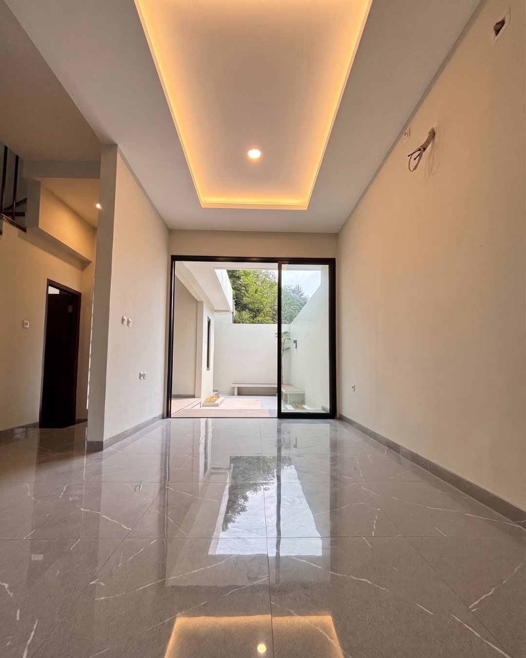 the-boutique-developer-bumihomey-boutique-real-estate-developer-indonesia-rumah-homey-2-lantai-the-clover-bumi-azurite-jatiasih-bekasi-living-room