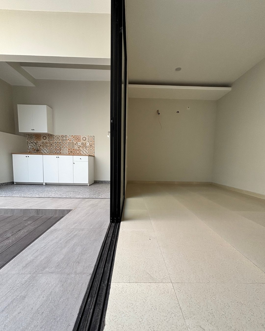 the-boutique-developer-bumihomey-boutique-real-estate-developer-indonesia-rumah-homey-2-lantai-the-iris-bumi-azurite-connection-area