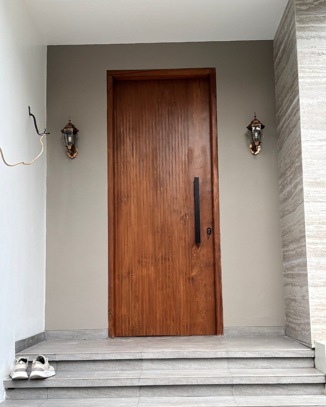 the-boutique-developer-bumihomey-boutique-real-estate-developer-indonesia-rumah-homey-2-lantai-the-iris-bumi-azurite-door