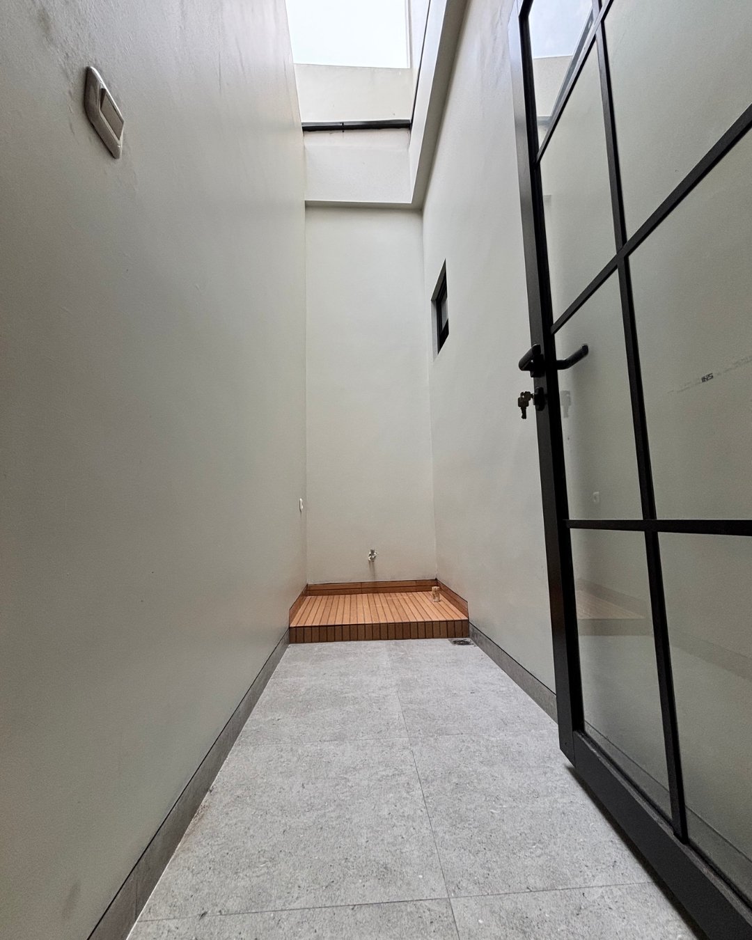 the-boutique-developer-bumihomey-boutique-real-estate-developer-indonesia-rumah-homey-2-lantai-the-iris-bumi-azurite-loundry-area