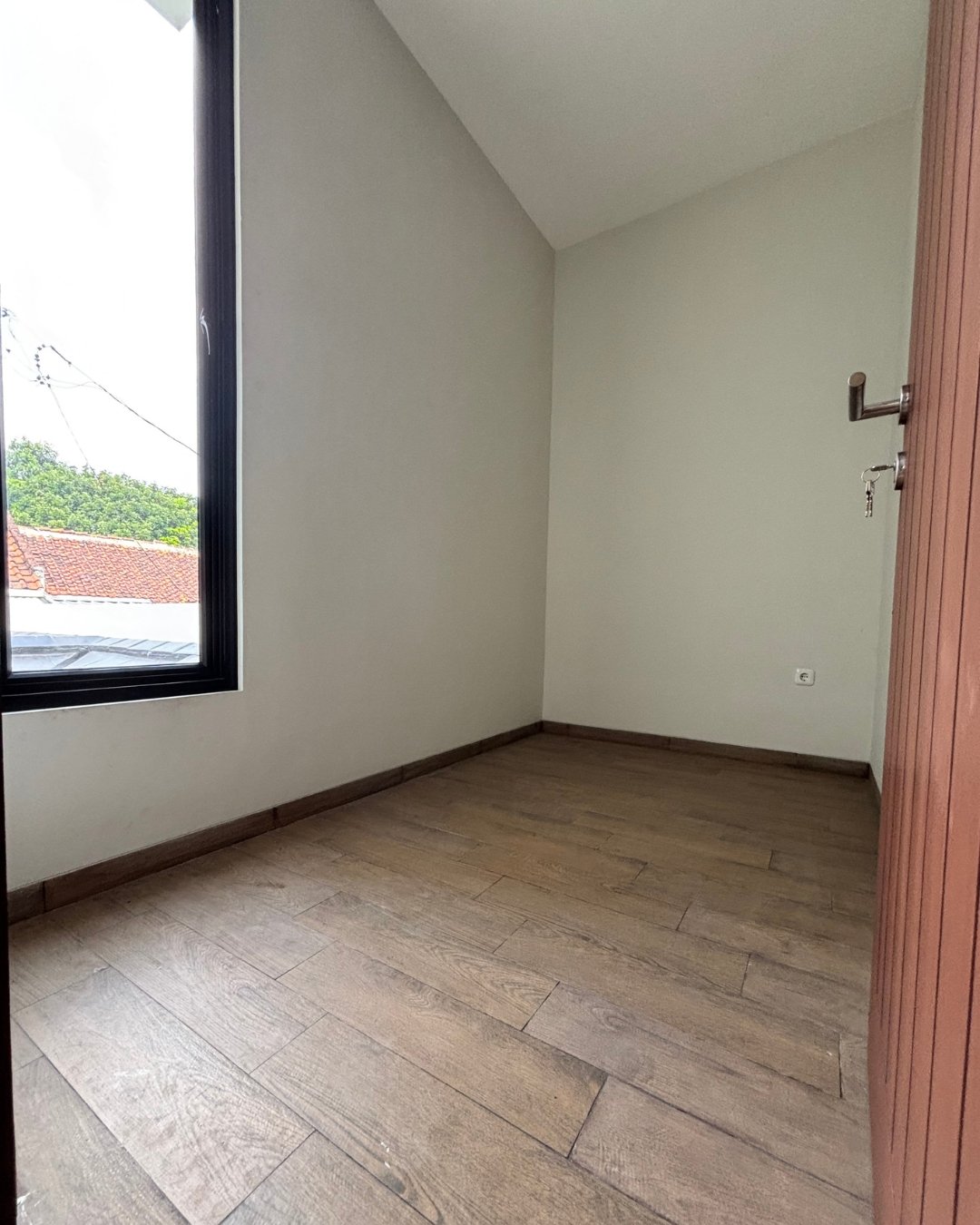 the-boutique-developer-bumihomey-boutique-real-estate-developer-indonesia-rumah-homey-2-lantai-the-iris-bumi-azurite-maid-room