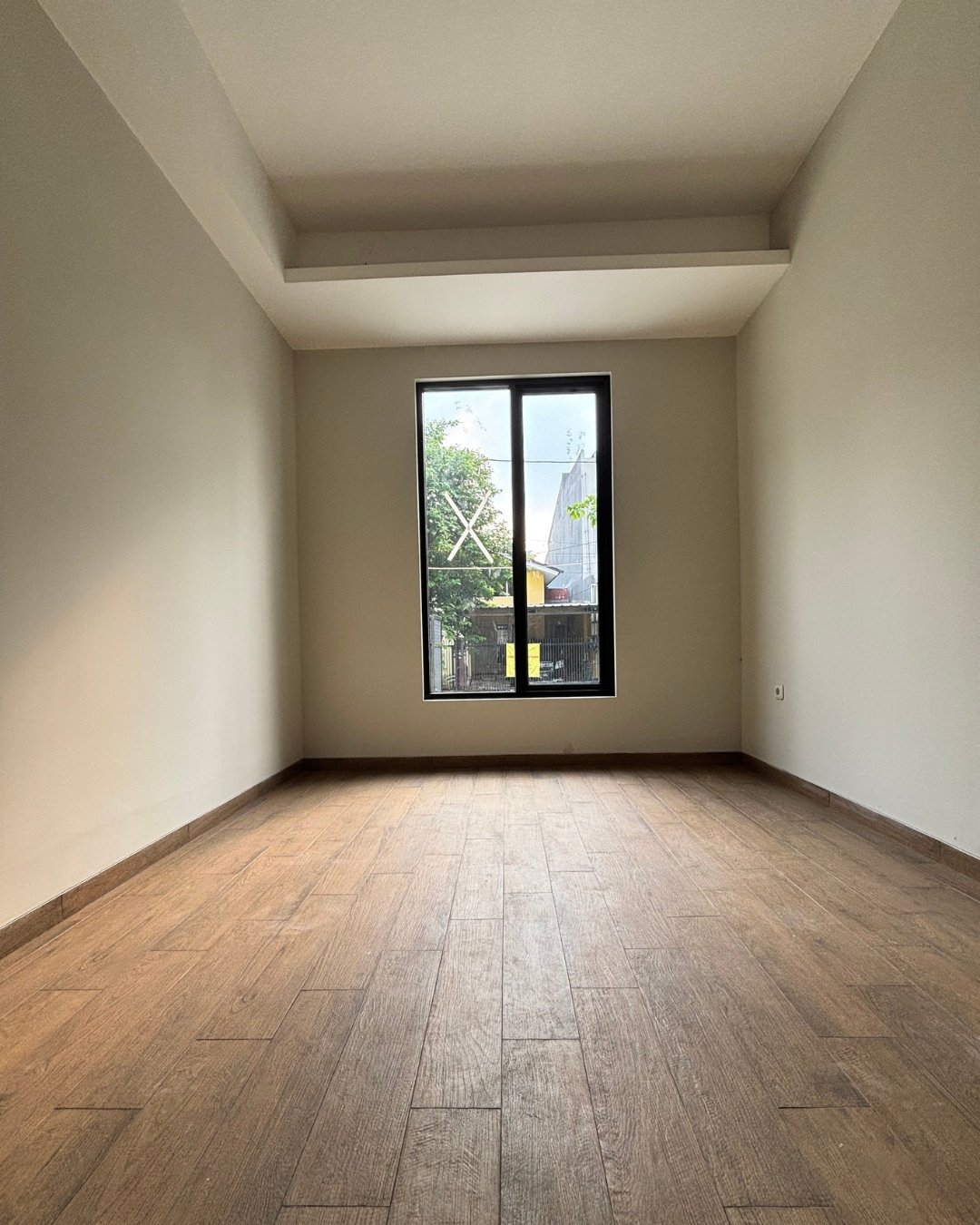 the-boutique-developer-bumihomey-boutique-real-estate-developer-indonesia-rumah-homey-2-lantai-the-iris-bumi-azurite-master-bedroom